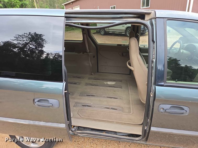 image for item ER1751 2003 Dodge Caravan van