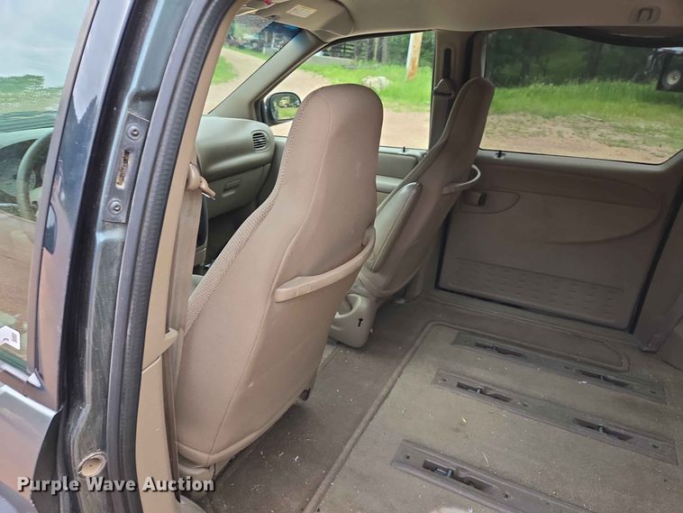 image for item ER1751 2003 Dodge Caravan van