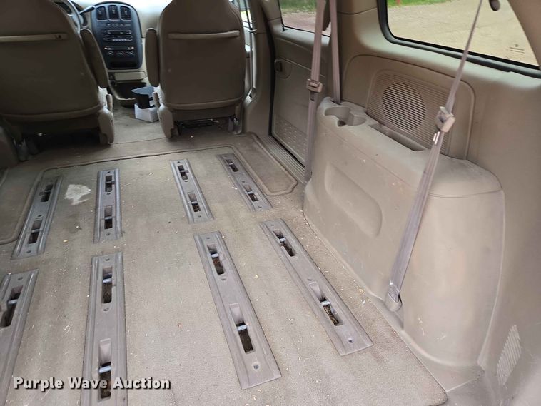 image for item ER1751 2003 Dodge Caravan van