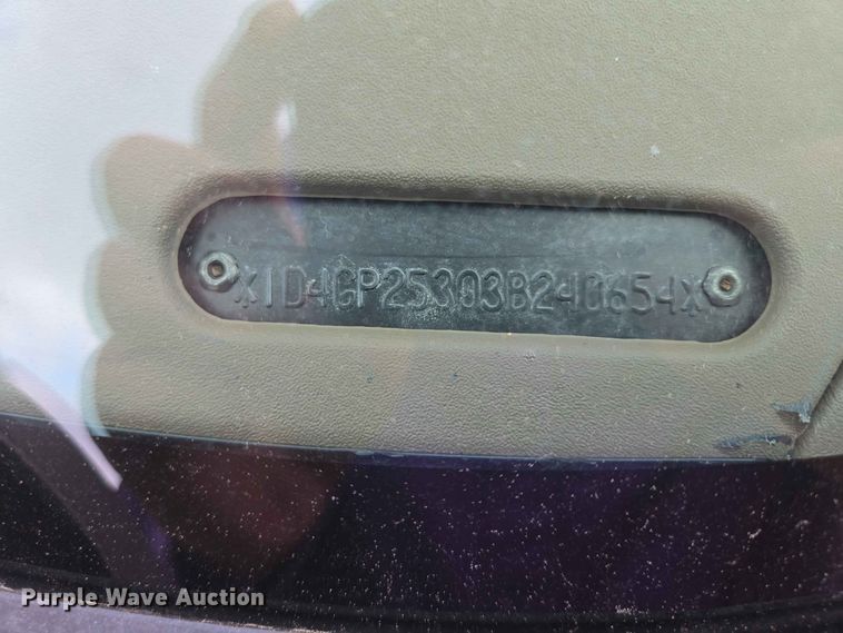 image for item ER1751 2003 Dodge Caravan van