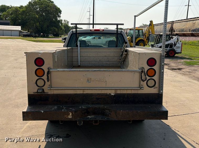 image for item ER1790 2005 Chevrolet Silverado 2500HD Crew Cab utility bed pickup truck
