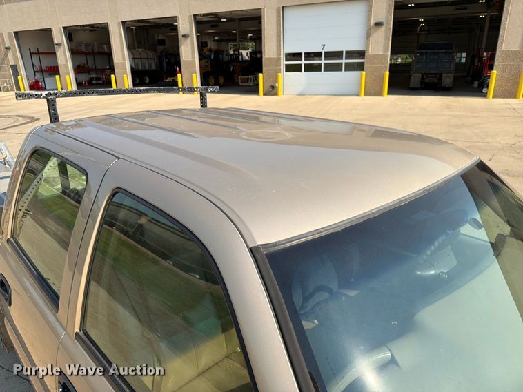 image for item ER1790 2005 Chevrolet Silverado 2500HD Crew Cab utility bed pickup truck