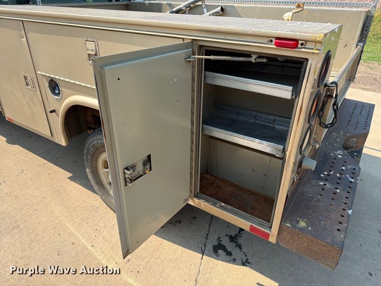 image for item ER1790 2005 Chevrolet Silverado 2500HD Crew Cab utility bed pickup truck