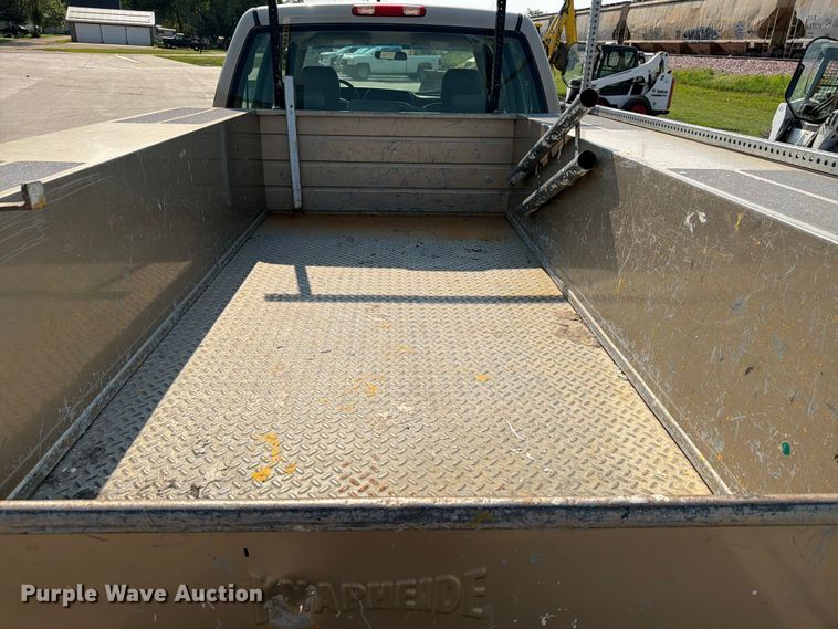 image for item ER1790 2005 Chevrolet Silverado 2500HD Crew Cab utility bed pickup truck