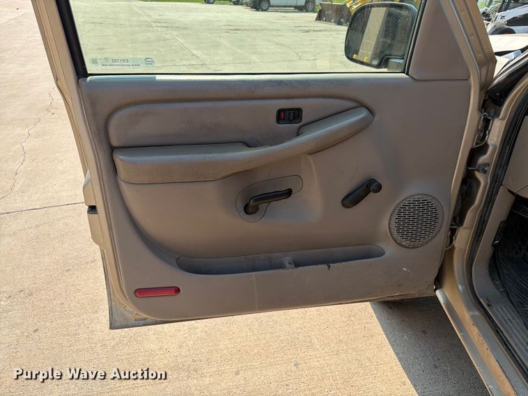 image for item ER1790 2005 Chevrolet Silverado 2500HD Crew Cab utility bed pickup truck