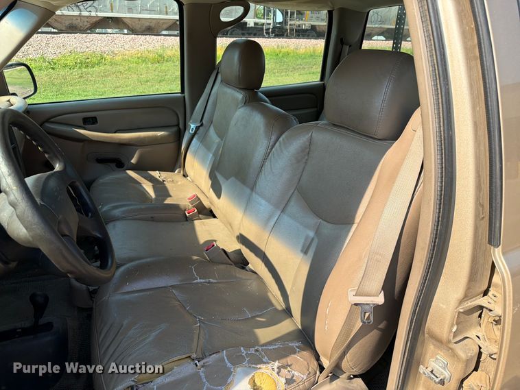 image for item ER1790 2005 Chevrolet Silverado 2500HD Crew Cab utility bed pickup truck