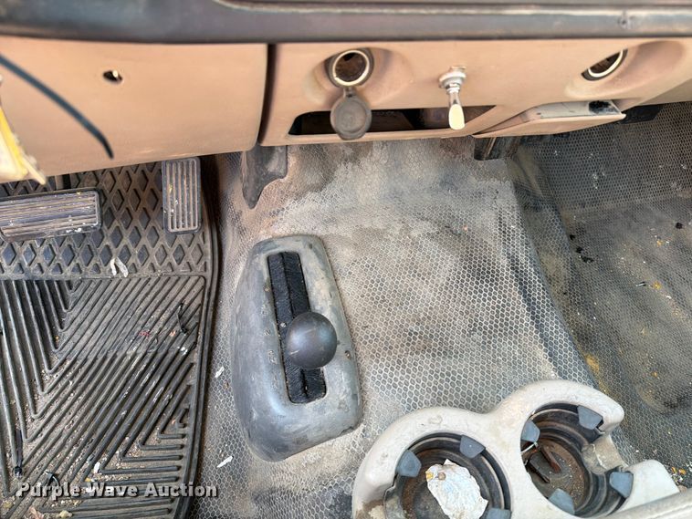 image for item ER1790 2005 Chevrolet Silverado 2500HD Crew Cab utility bed pickup truck