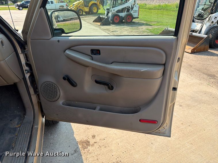 image for item ER1790 2005 Chevrolet Silverado 2500HD Crew Cab utility bed pickup truck