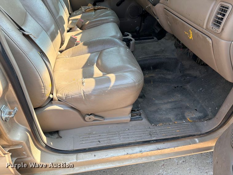 image for item ER1790 2005 Chevrolet Silverado 2500HD Crew Cab utility bed pickup truck