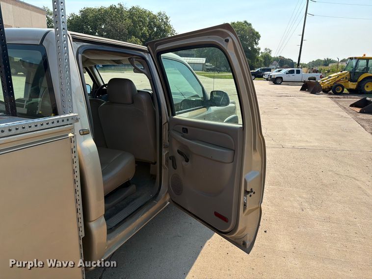 image for item ER1790 2005 Chevrolet Silverado 2500HD Crew Cab utility bed pickup truck