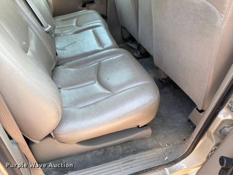 image for item ER1790 2005 Chevrolet Silverado 2500HD Crew Cab utility bed pickup truck