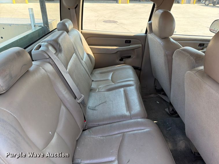 image for item ER1790 2005 Chevrolet Silverado 2500HD Crew Cab utility bed pickup truck