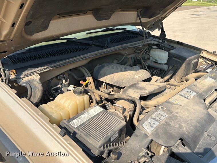 image for item ER1790 2005 Chevrolet Silverado 2500HD Crew Cab utility bed pickup truck