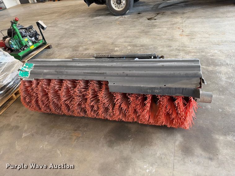image for item ER1793 2014 Bobcat 84 Angle Broom skid steer broom