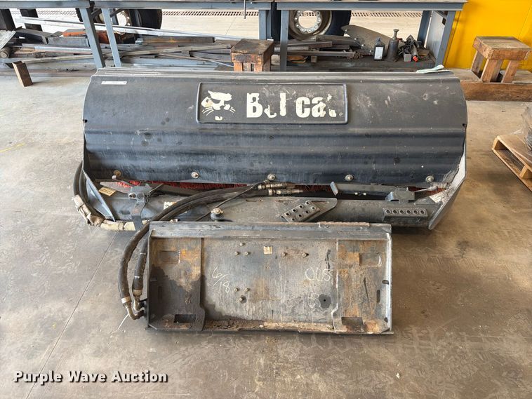 image for item ER1793 2014 Bobcat 84 Angle Broom skid steer broom