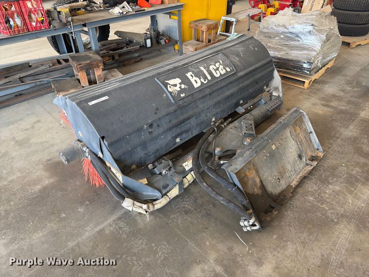 image for item ER1793 2014 Bobcat 84 Angle Broom skid steer broom