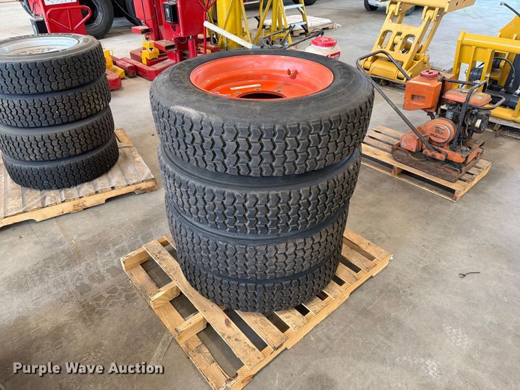 image for item ER1798 (4) Kage Klawz 255/70R22.5 tires and wheels
