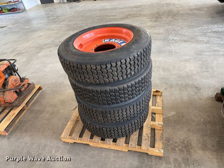image for item ER1798 (4) Kage Klawz 255/70R22.5 tires and wheels
