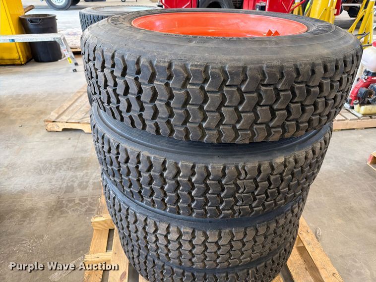 image for item ER1798 (4) Kage Klawz 255/70R22.5 tires and wheels