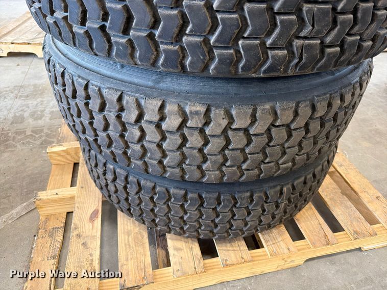 image for item ER1798 (4) Kage Klawz 255/70R22.5 tires and wheels