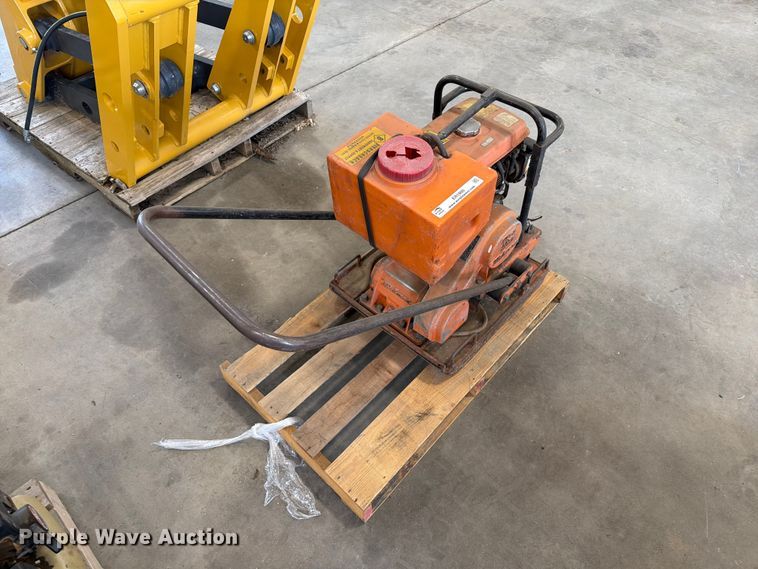 image for item ER1800 Mikasa MVC-90L plate compactor