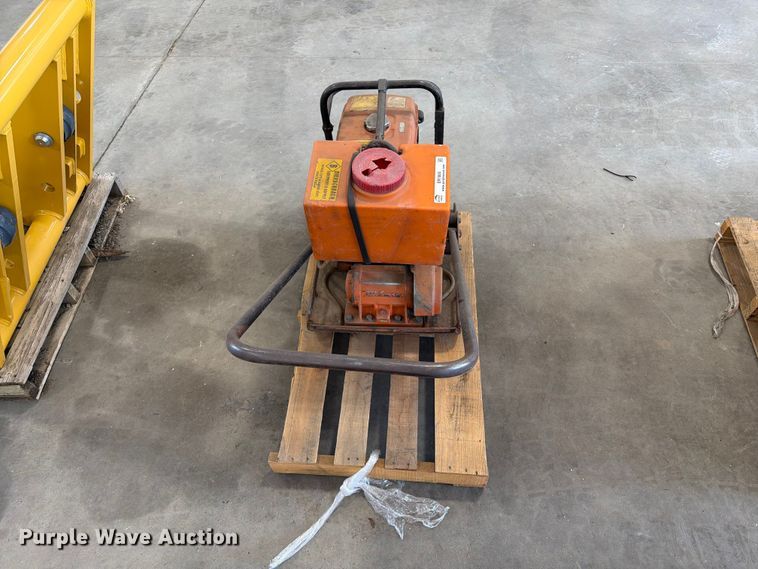 image for item ER1800 Mikasa MVC-90L plate compactor