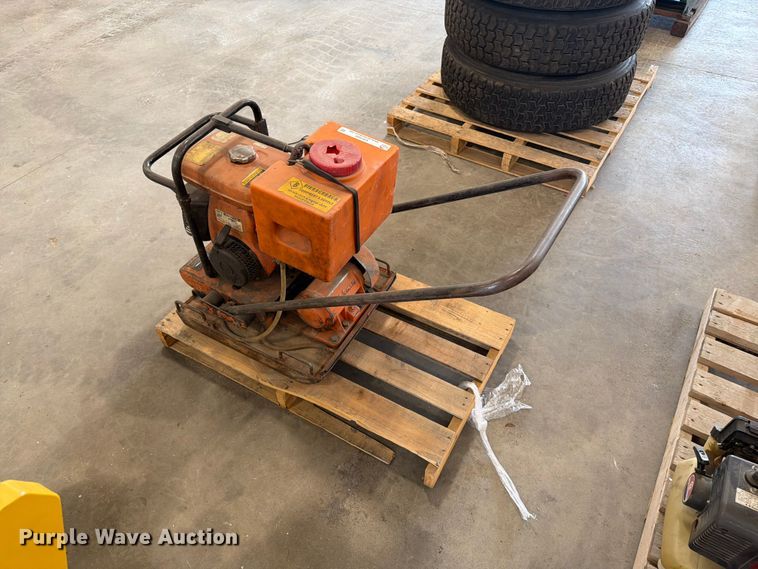image for item ER1800 Mikasa MVC-90L plate compactor