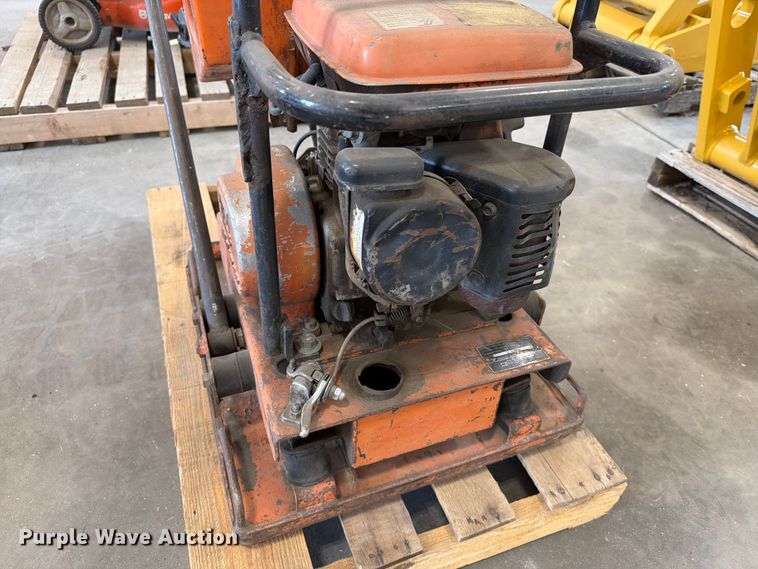 image for item ER1800 Mikasa MVC-90L plate compactor