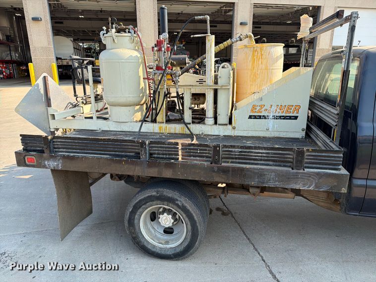 image for item ER1803 2006 Chevrolet Silverado 3500 flatbed pickup truck