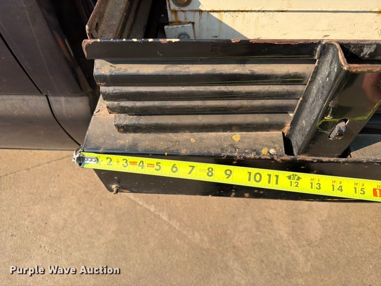 image for item ER1803 2006 Chevrolet Silverado 3500 flatbed pickup truck