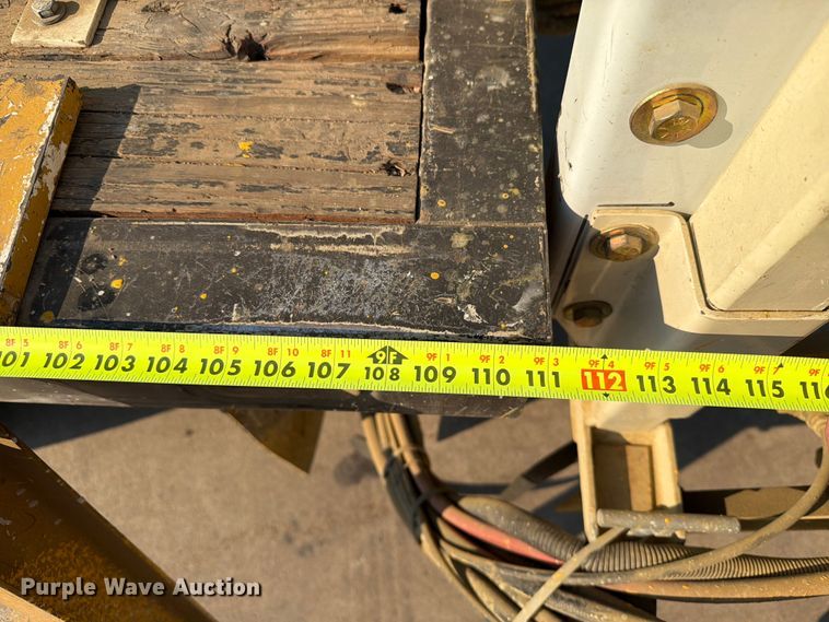 image for item ER1803 2006 Chevrolet Silverado 3500 flatbed pickup truck