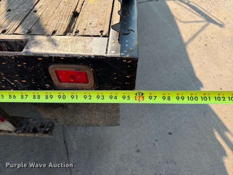 image for item ER1803 2006 Chevrolet Silverado 3500 flatbed pickup truck