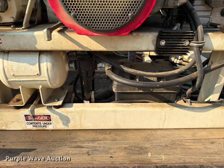 image for item ER1803 2006 Chevrolet Silverado 3500 flatbed pickup truck