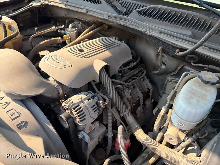 image for item ER1803 2006 Chevrolet Silverado 3500 flatbed pickup truck