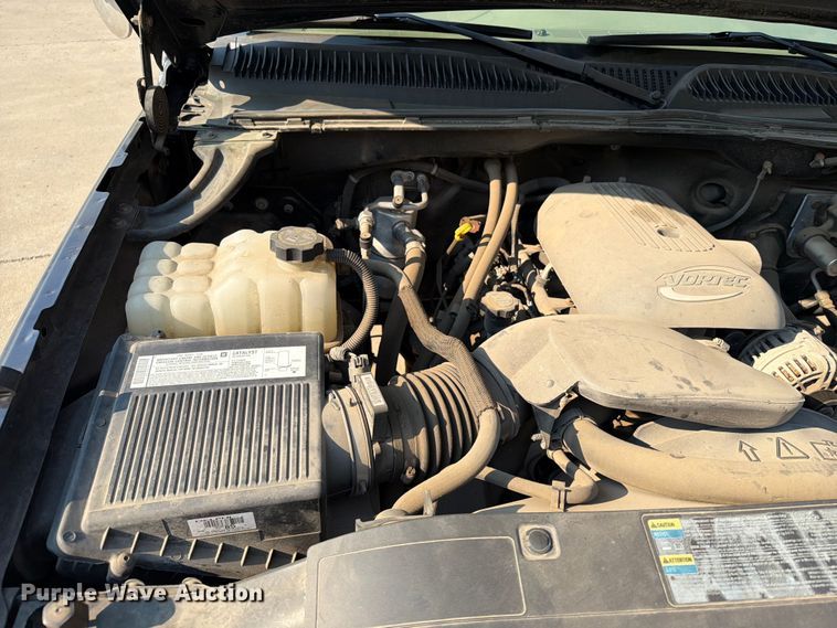 image for item ER1803 2006 Chevrolet Silverado 3500 flatbed pickup truck