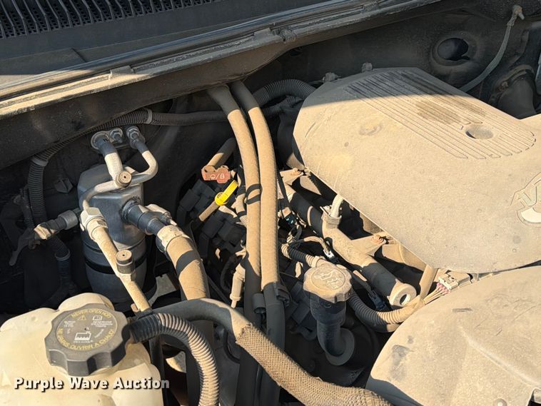 image for item ER1803 2006 Chevrolet Silverado 3500 flatbed pickup truck