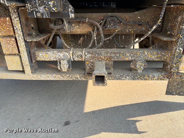 image for item ER1803 2006 Chevrolet Silverado 3500 flatbed pickup truck
