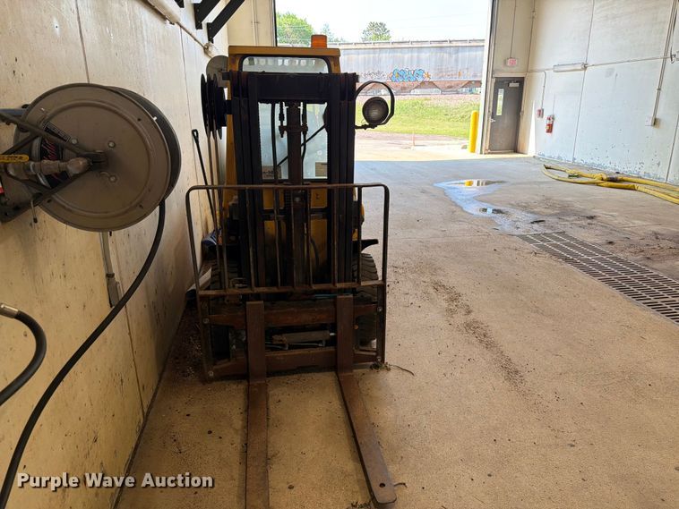 image for item ER1804 Hyster H40-XL-MIL forklift