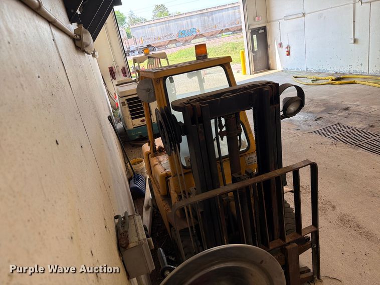 image for item ER1804 Hyster H40-XL-MIL forklift