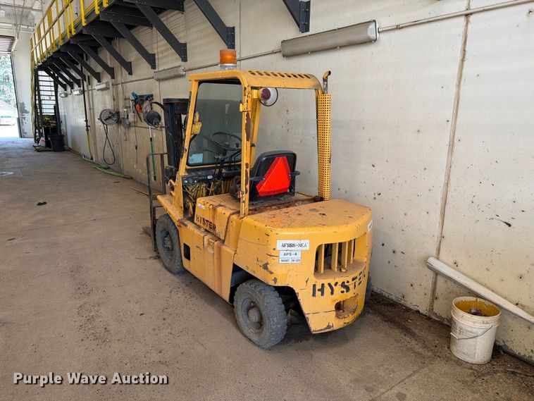 image for item ER1804 Hyster H40-XL-MIL forklift