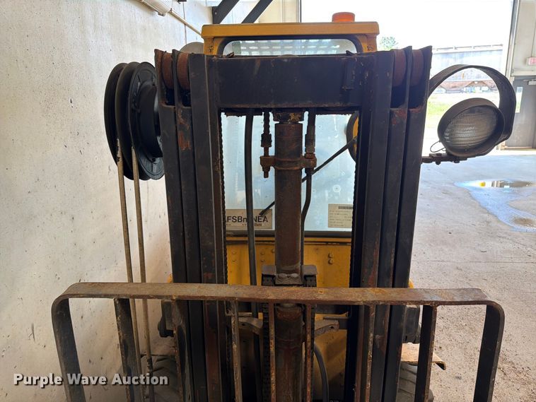 image for item ER1804 Hyster H40-XL-MIL forklift