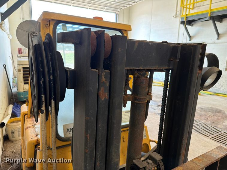 image for item ER1804 Hyster H40-XL-MIL forklift