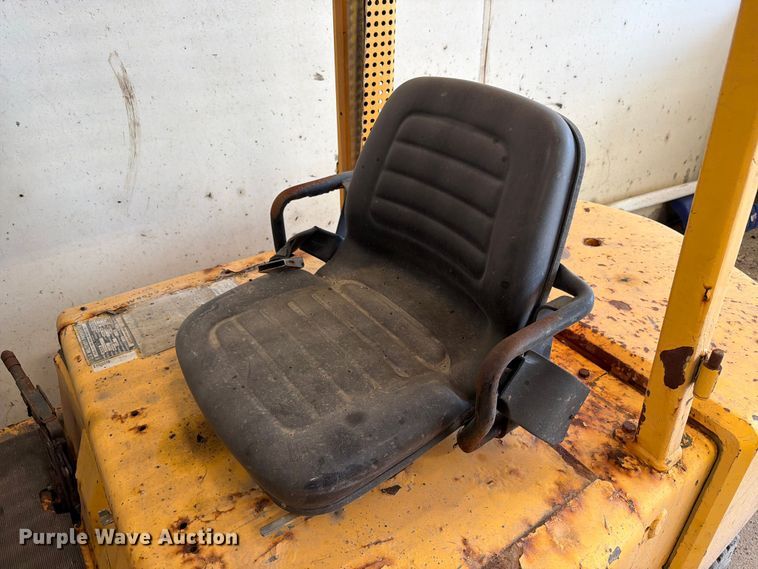 image for item ER1804 Hyster H40-XL-MIL forklift