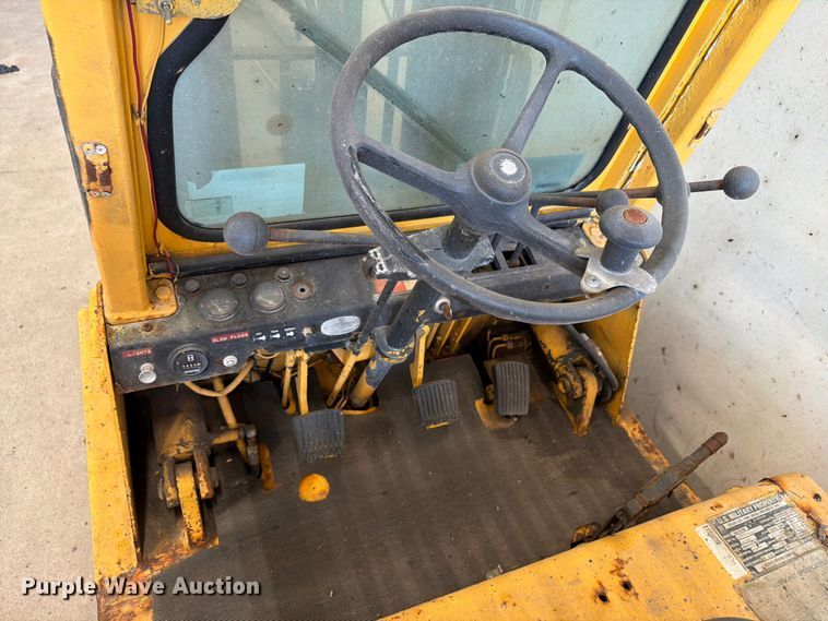 image for item ER1804 Hyster H40-XL-MIL forklift