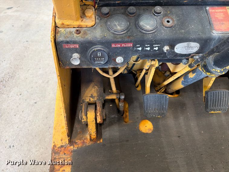 image for item ER1804 Hyster H40-XL-MIL forklift