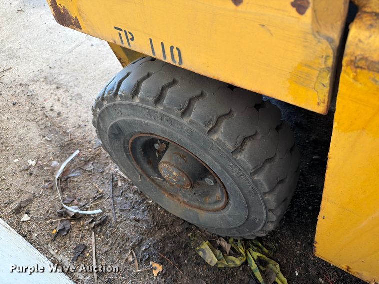 image for item ER1804 Hyster H40-XL-MIL forklift