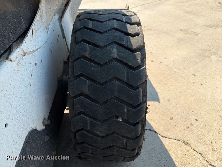 image for item ER1805 2014 Bobcat S570 skid steer loader