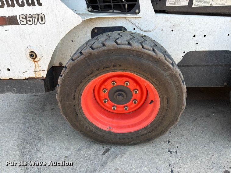 image for item ER1805 2014 Bobcat S570 skid steer loader