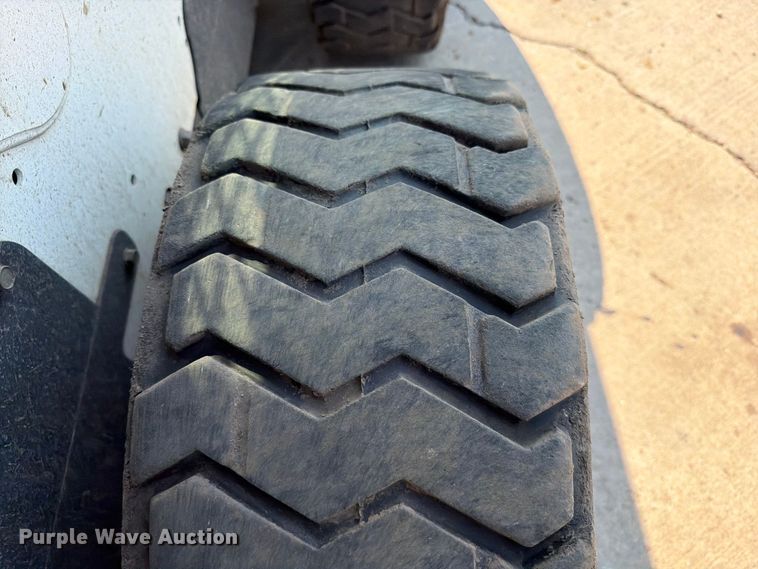 image for item ER1805 2014 Bobcat S570 skid steer loader