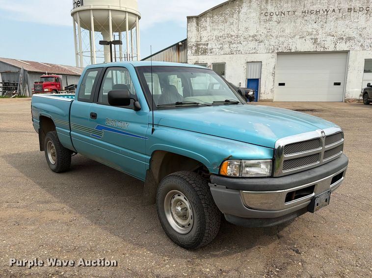 image for item ER1815 1996 Dodge Ram 1500 Ext. Cab pickup truck